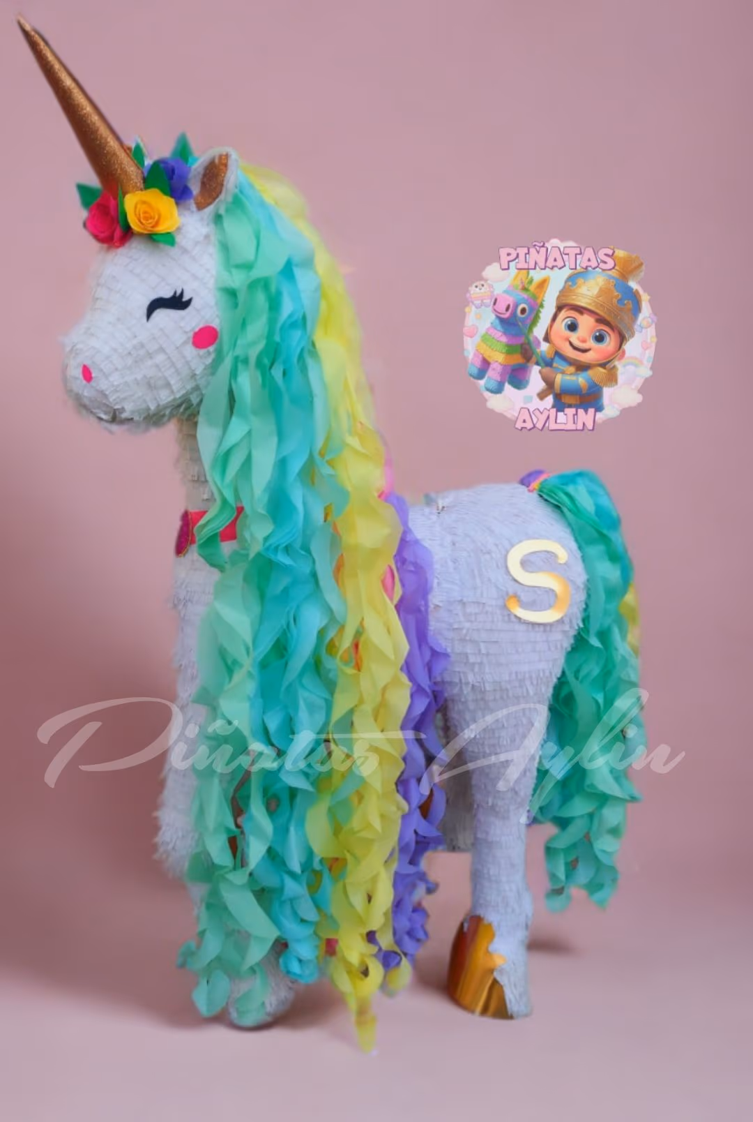 Piñata wireframe and structure being built